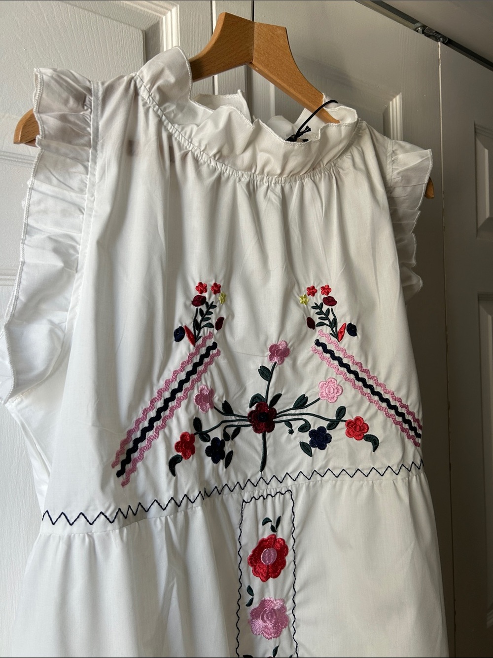1x to 2x dress whit with darling Floral Embroidered Ruffle . 100% cotton poplin